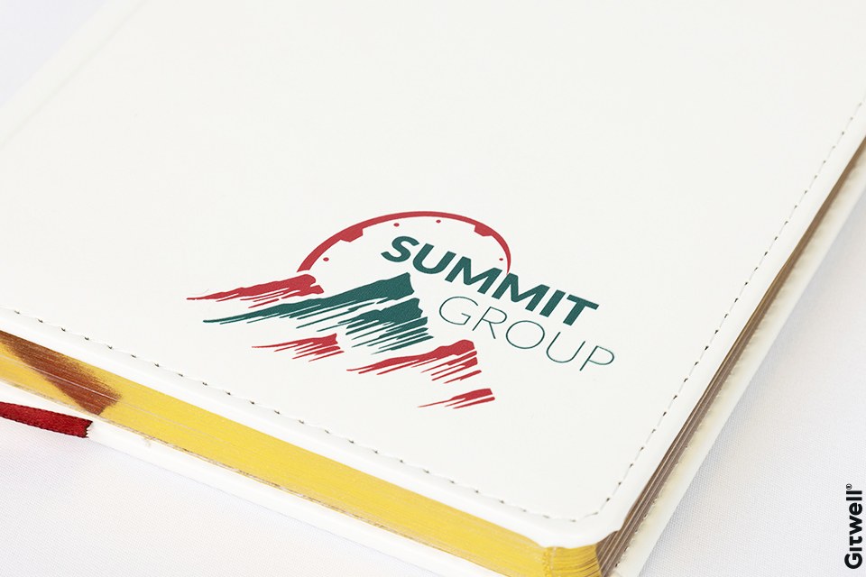 Примеры корпоративных подарков для Summit Group логотип на ежедневнике