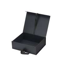 Коробка разборная на магнитах с лентами