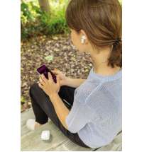 Наушники TWS в чехле для зарядки со встроенным стерилизатором UV-C