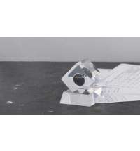 Пресс-папье с каплей нефти на подставке