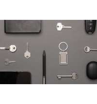 Брелок с мини-подставкой для телефона из переработанного цинка RCS