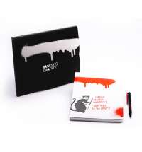 Набор Pininfarina Banksy Крыса: шариковая ручка GrafeeX и блокнот линованный из каменной бумаги, А5