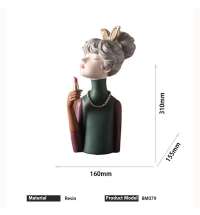 Статуэтка &amp;quot;Девушка с помадой&amp;quot;