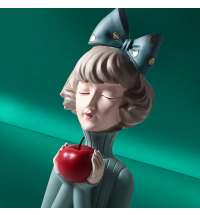 Статуэтка &amp;quot;Девушка с яблоком&amp;quot;, цвет зеленый