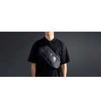 Наплечная сумка KORIN FlipSling 32х16х10 см, черная