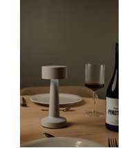 Настольная лампа VINGA Maris из переработанного пластика RCS