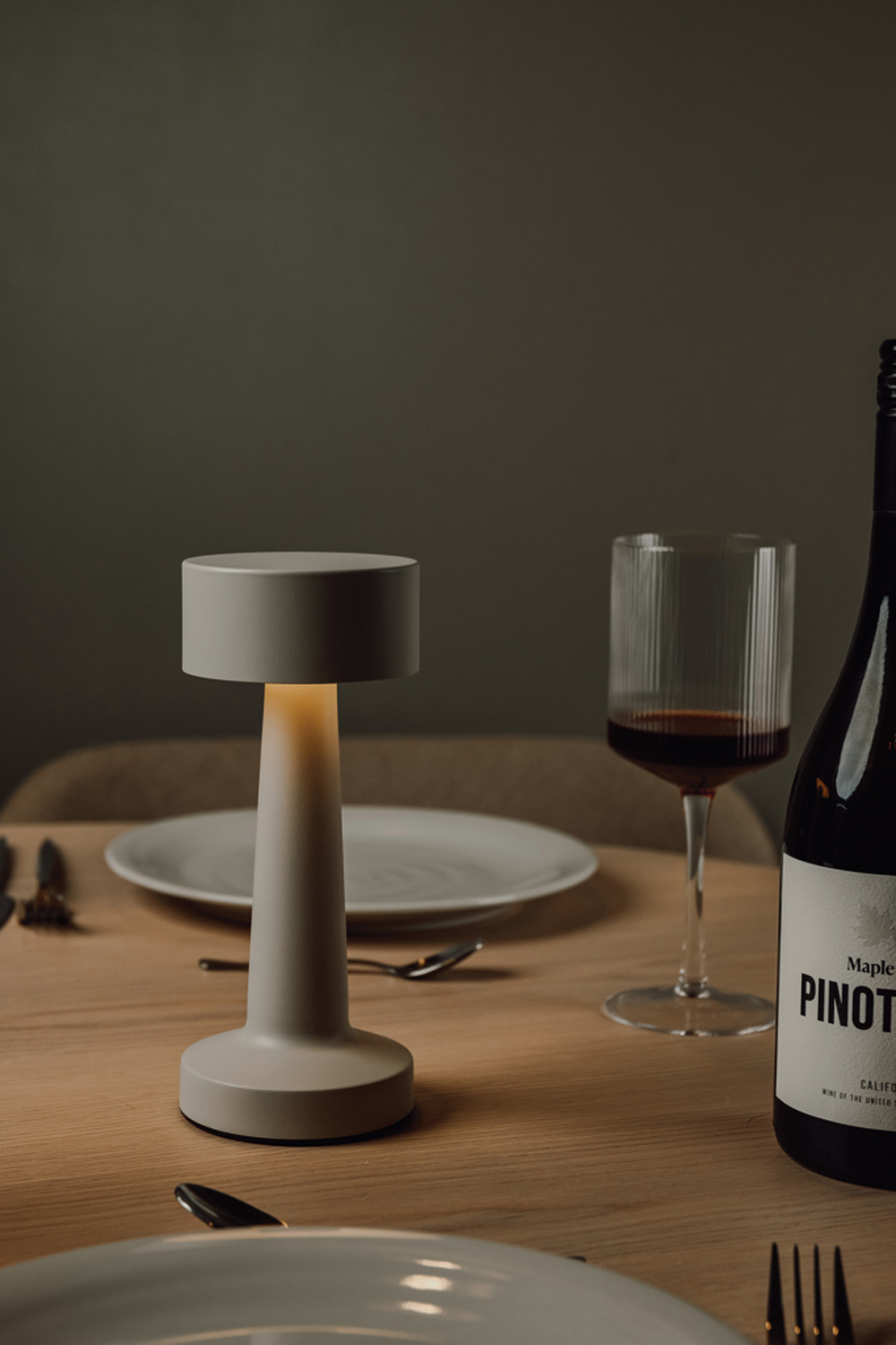 Настольная лампа VINGA Maris из переработанного пластика RCS