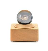 Интерьерная лампа с колонкой и функцией проекторного освещения Univero