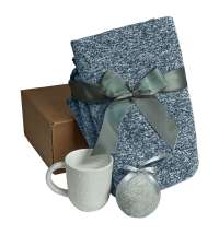 Подарочный набор HOLIDAY: плед, кружка, шар новогодний, коробка; синий