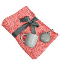 Подарочный набор HOLIDAY: плед, кружка, шар новогодний, коробка; красный