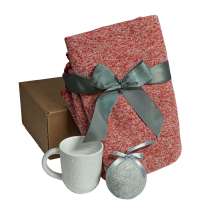 Подарочный набор HOLIDAY: плед, кружка, шар новогодний, коробка; красный