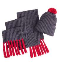 Шапка и шарф GoSnow с ярким помпоном и кисточками
