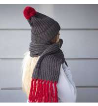 Шапка и шарф GoSnow с ярким помпоном и кисточками