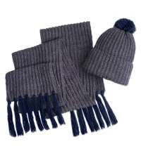 Шапка и шарф GoSnow с ярким пoмпоном и кисточками