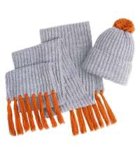 Шапка и шарф GoSnow с ярким пoмпоном и кисточками