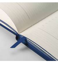 Ежедневник недатированный Solas, формат А5, с магнитом темно-синий, кремовый блок  в линейку