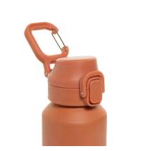 Спортивная бутылка Via из переработанной стали RCS с карабином, 600 мл