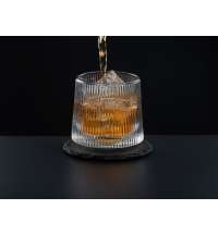 Вращающийся бокал для виски на сланцевом костере &laquo;Ventura&raquo;