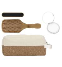 Подарочный набор с расческой, пилкой для ногтей, бальзамом для губ в косметичке