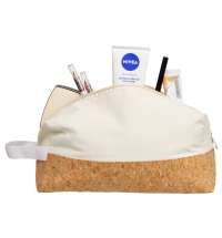 Подарочный набор с расческой, пилкой для ногтей, бальзамом для губ в косметичке