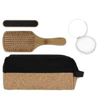 Подарочный набор с расческой, пилкой для ногтей, бальзамом для губ в косметичке