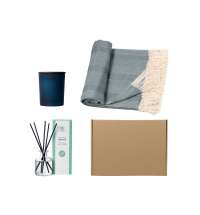 Подарочный набор для дома с пледом, свечой и диффузором