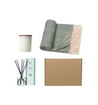 Подарочный набор для дома с пледом, свечой и диффузором