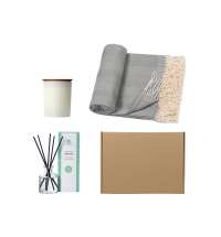 Подарочный набор для дома с пледом, свечой и диффузором