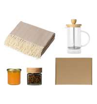 Подарочный набор с пледом, френчпрессом, чаем и вареньем