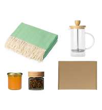 Подарочный набор с пледом, френчпрессом, чаем и вареньем