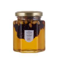 Мед с сосновыми шишками и кедровыми орехами