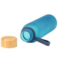 Бутылка VOZNAN из переработанного стекла