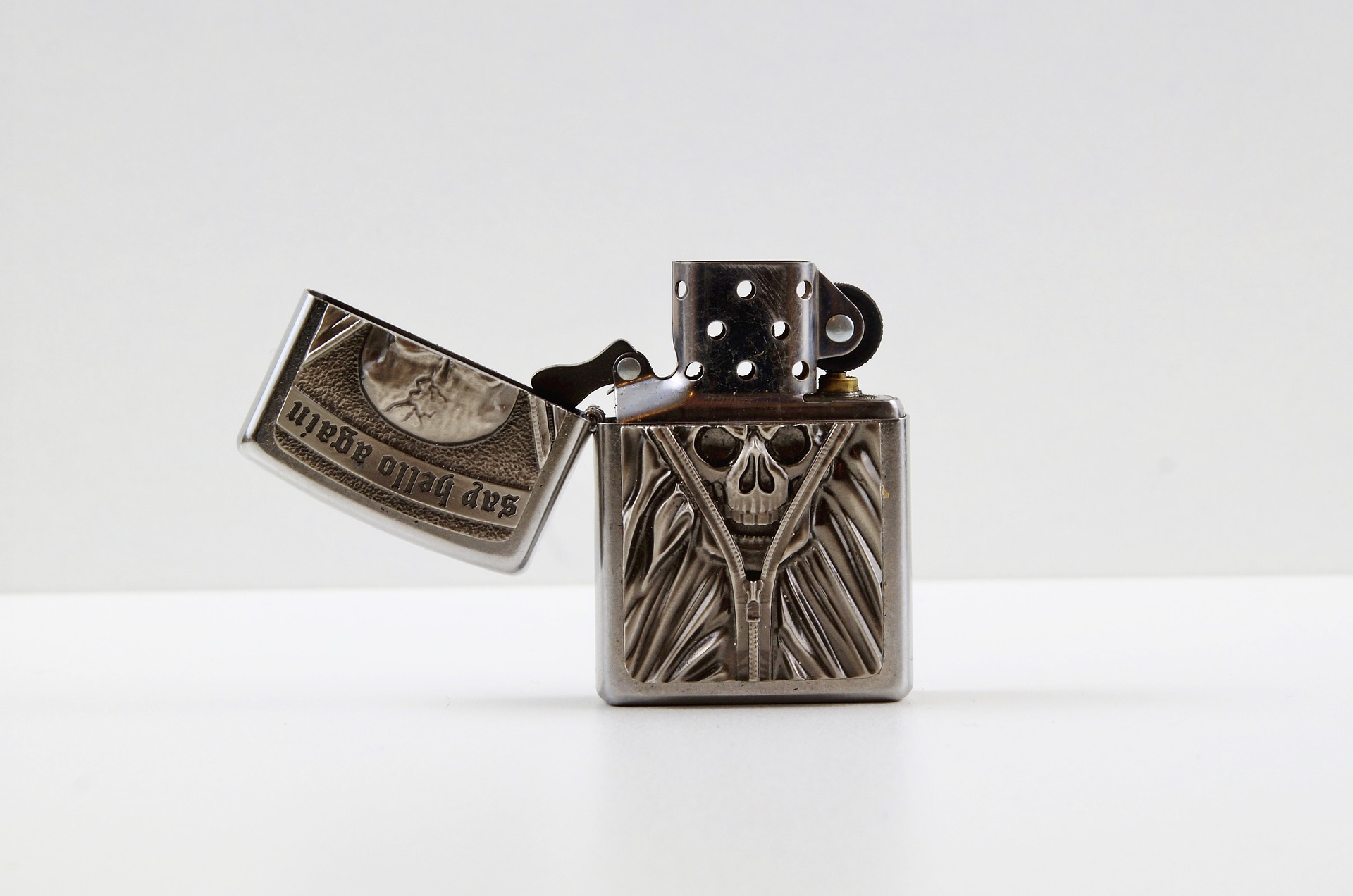 Гравировка на зажигалке